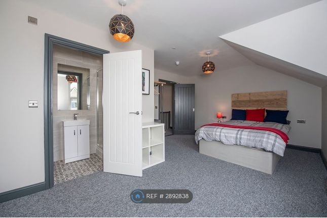 Gwydr Crescent, Uplands, Swansea photo 2