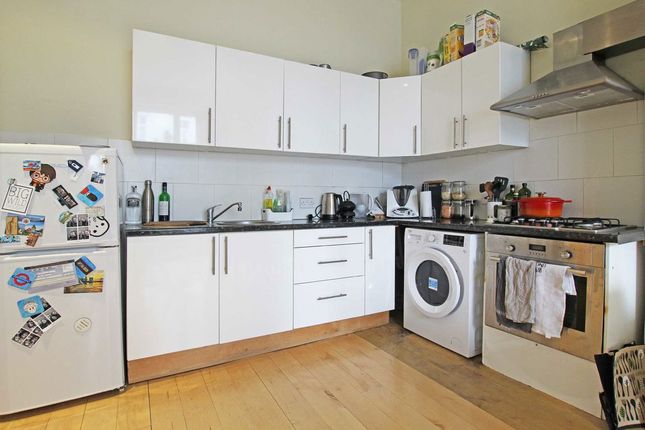 Flat 1, 34, St. Stephens Gardens, London photo 2