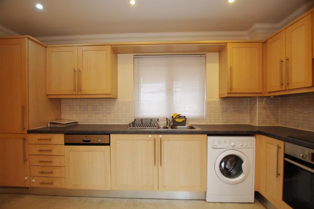 12 Queensgate, Lincoln Street, Swindon photo 4