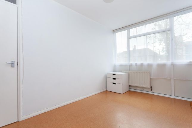 Flat to rent in Arbor Court, London