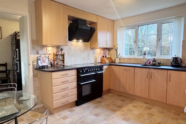 12, Ladwell Close, Newbury photo 3
