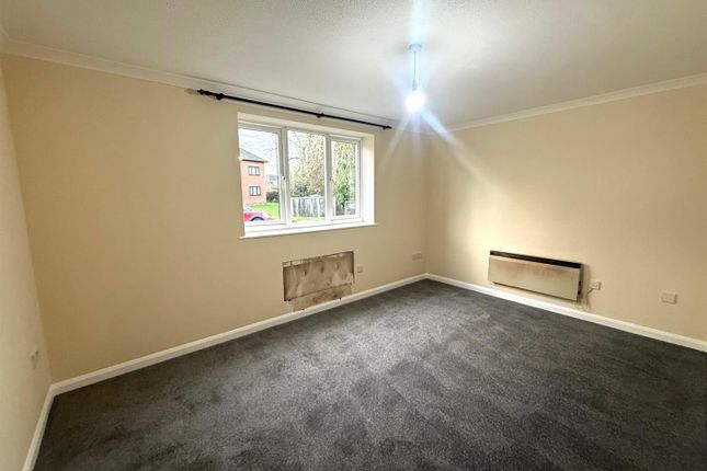 24, Bishops Court, Andover photo 2