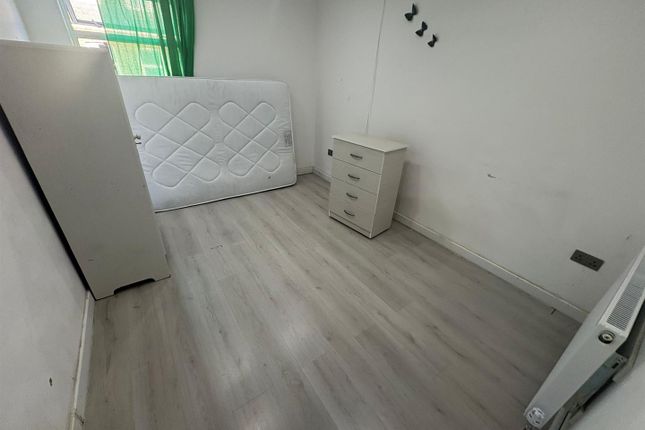 2 Bed Flat - Southall