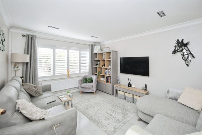 15, Rushton Close, Balsall Common photo 3