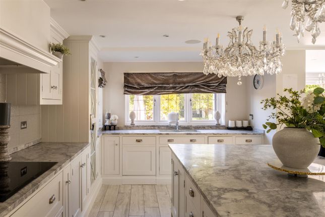 The Rydons, Babylon Lane, Tadworth photo 3