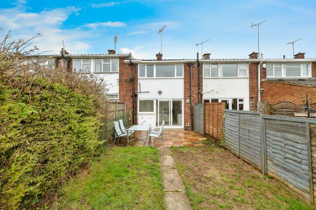 Terraced house for sale in Linden Road, Dunstable, Bedfordshire