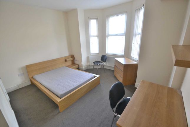 Thumbnail Room to rent in Room 1, Hamilton Road, Reading