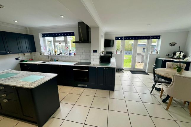 7, Hyde Gardens, Peterborough photo 2