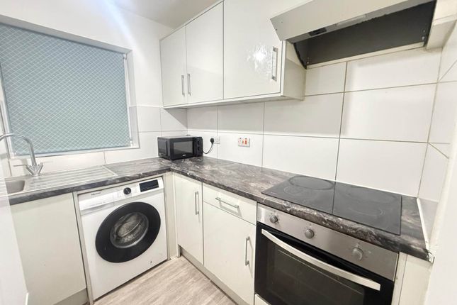 23, Pinn Close, Uxbridge photo 2
