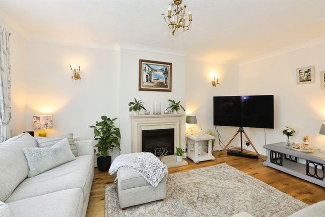 78, Wallis Way, Horsham photo 4
