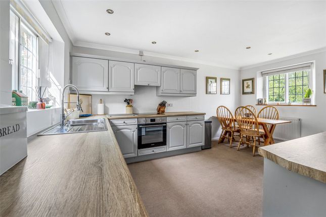 4, Court Close, Banbury photo 4