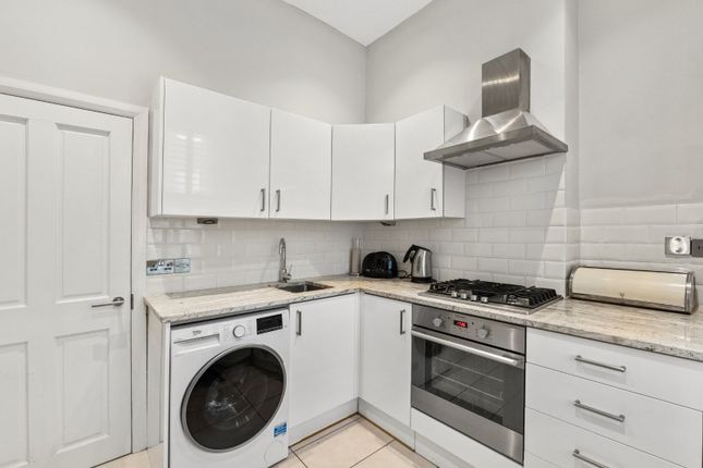 Flat 1, 12, Moorhouse Road, London photo 4