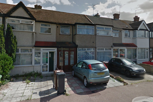 3 bed semi-detached house to rent in Beam Avenue, Dagenham