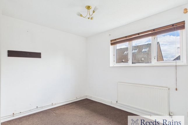 70, Nash Road, Romford photo 4