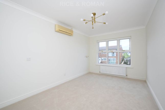 12 Aragon Court, Pemberton Road, East Molesey photo 3