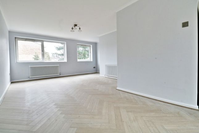 32, High Broom Crescent, West Wickham photo 3