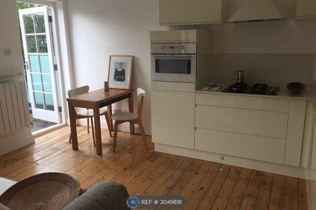 Flat, Camden Road, London photo 3