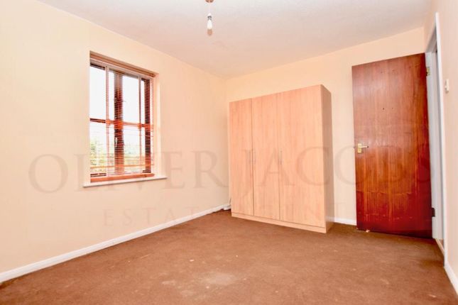 54, Nightingale Way, London  photo 3