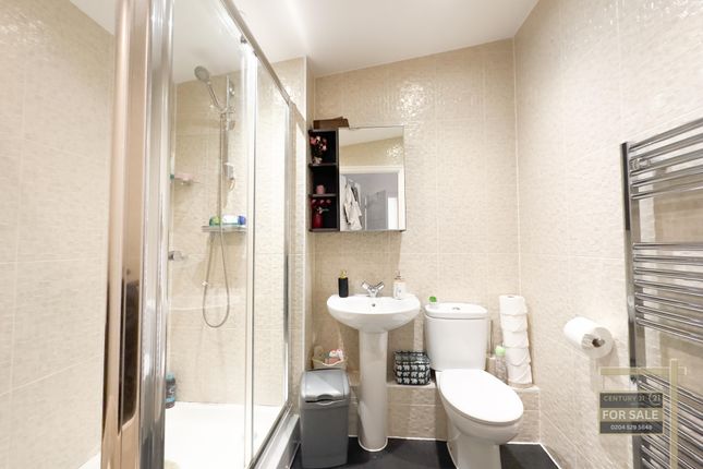 Flat for sale in Mayfair Court, Hunting Place