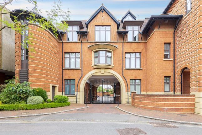Thumbnail Flat for sale in Station Road, Henley-On-Thames