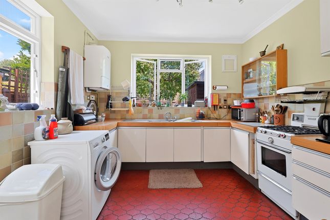 21, Wavendon Avenue, London photo 4