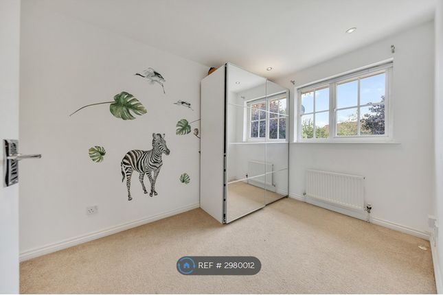 Karina Close, Chigwell photo 3