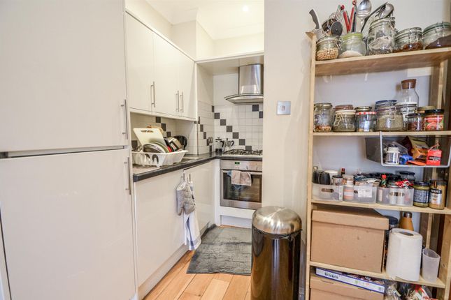 Flat B, 37, Portnall Road, London photo 4