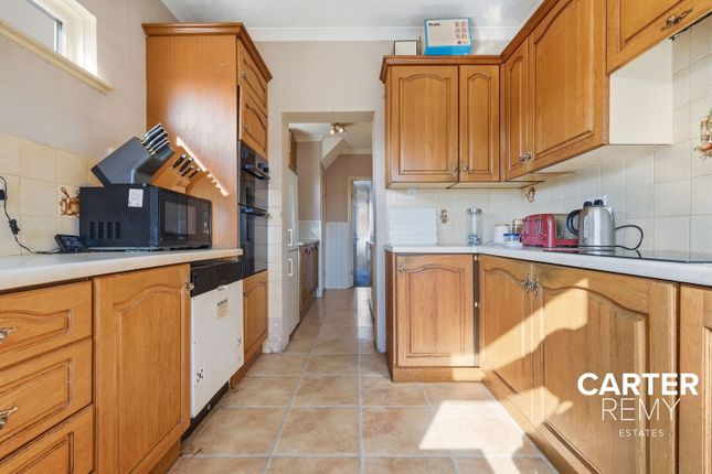 12, Balfour Road, Grays photo 3