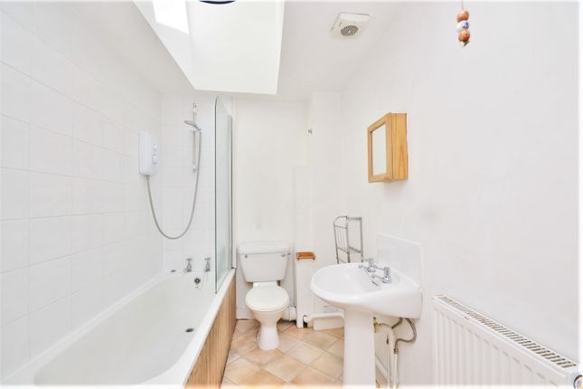 Terraced house to rent in Egremont Place, Brighton