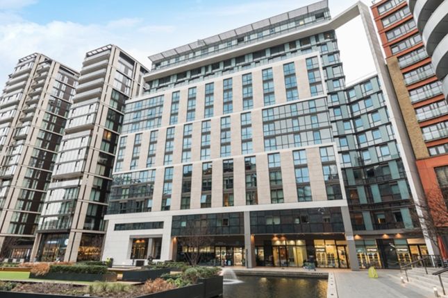 Flat to rent in Merchant Square East, London