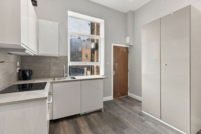 Flat 6, 21, Warwick Road, London photo 4
