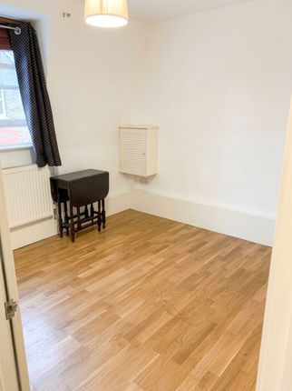 Flat 5, 85 Church Road, London photo 4