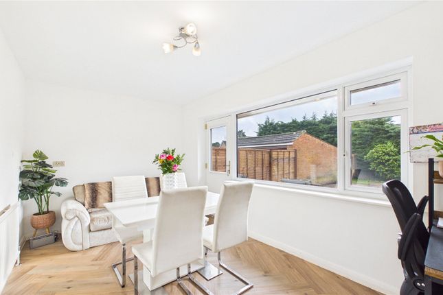 35, Mount Pleasant Close, Surrey photo 4
