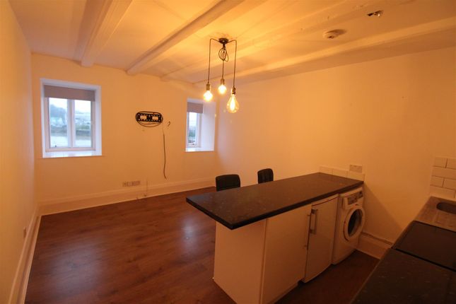 Flat to rent in High Street, Hull
