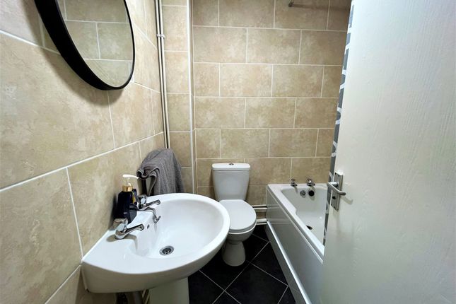 66 Reddings Park, Cheltenham photo 5
