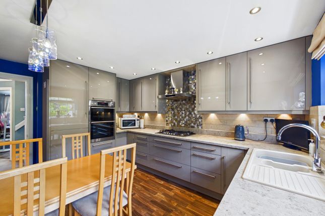 4, Dandy Mill View, Pontefract photo 2