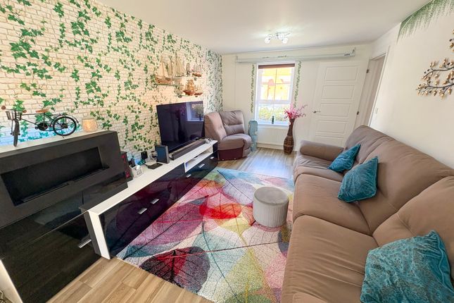 24 Bedivere Road, Crawley photo 4