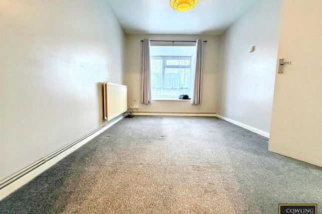 Flat 12, Pippin Court, Wickford photo 2