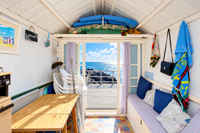 Beach hut 178, Felixstowe photo 2