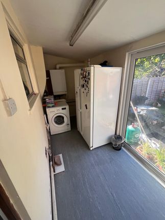 Stanley Road North, Rainham photo 5