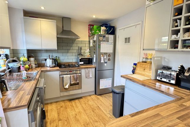 6, Manor Farm Close, New Milton photo 2