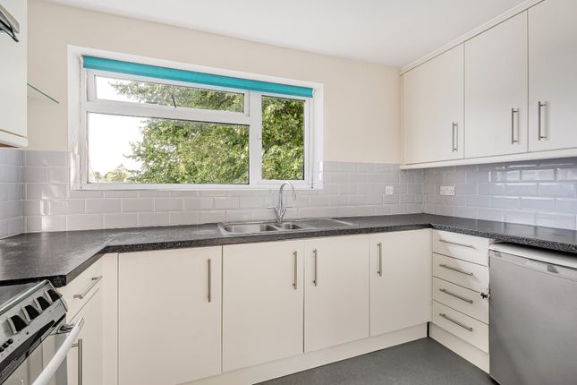 15 Chiltern Court, Milton Road, Harpenden photo 4