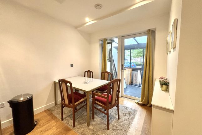 Flat 72, 6, Landmann Point, Peartree Way, London photo 5
