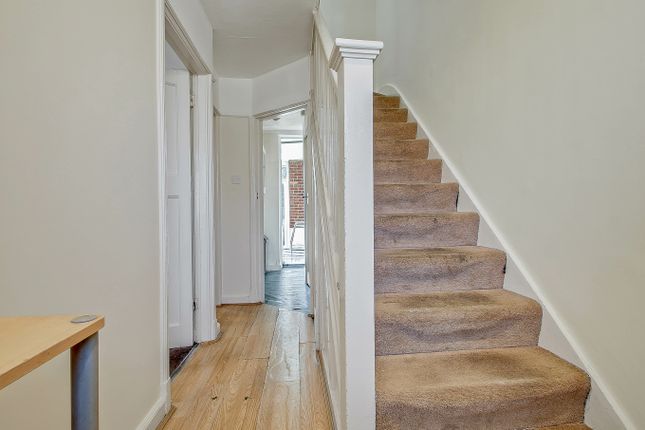 22, Meadway, Surbiton photo 4
