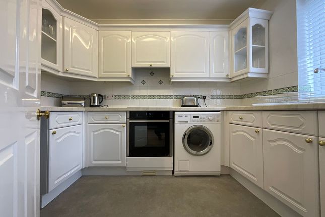 Flat 13, Normanton Rise, Scarborough photo 3