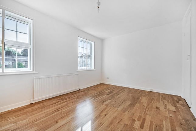 End terrace house for sale in Lorian Close, London
