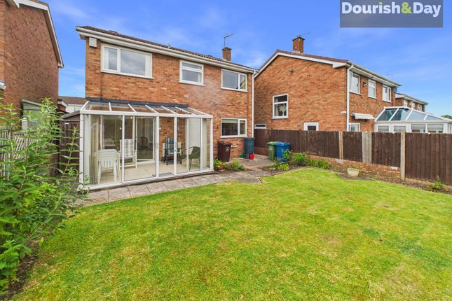 10 Aldbury Close, Stafford photo 4
