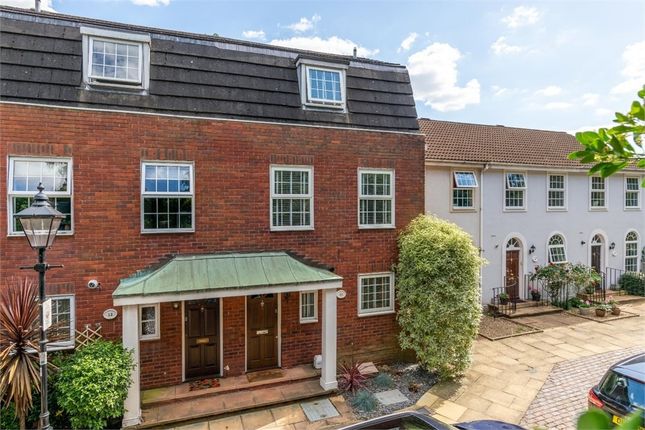 Thumbnail Town house to rent in Belgrave Close, Hersham, Walton-On-Thames