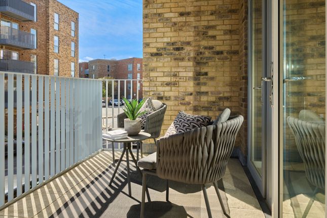 2-bed flat on 26, 9 Liberty Court, Greenhithe, £349,000