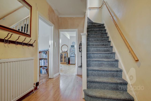 99a Ashurst Road, London, Greater London photo 3